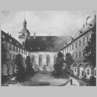 Hospitalkirche Stuttgart vom Klosterhof 1900 (Wikipedia).jpg